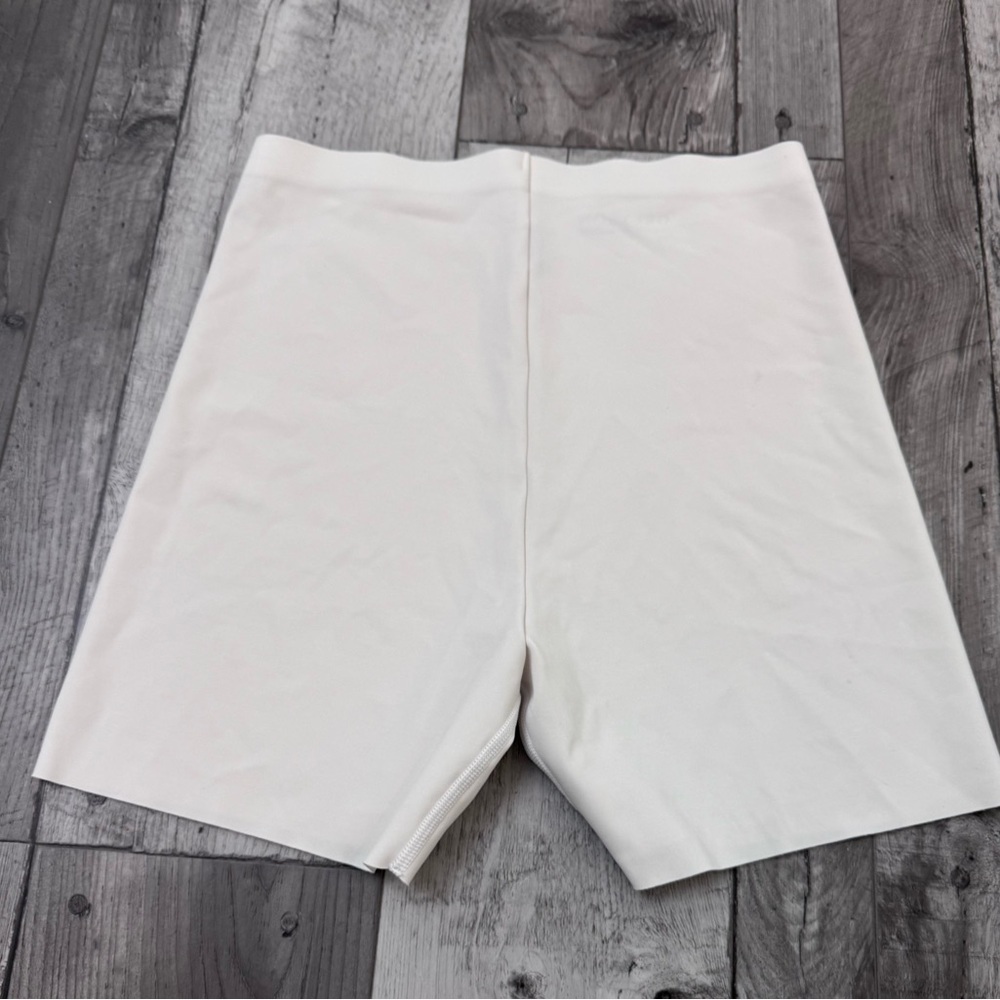 Women’s Greyson Shorts Golf Bike Arctic White Medium - Picture 4 of 7